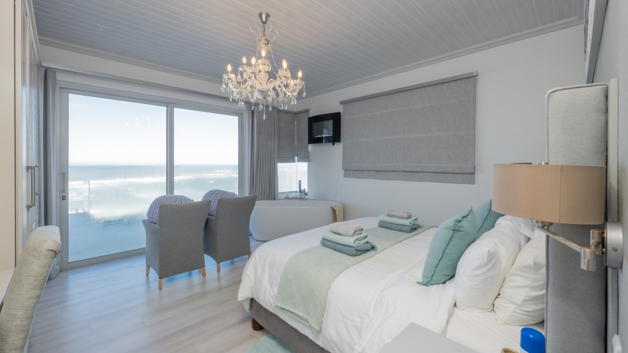 6 Bedroom Property for Sale in Struisbaai Western Cape